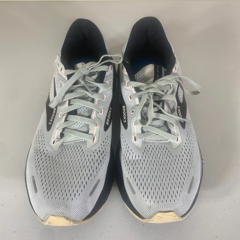 Brooks Adrenaline GTS 22 White and Black Athletic Shoes - Picture 4 of 12